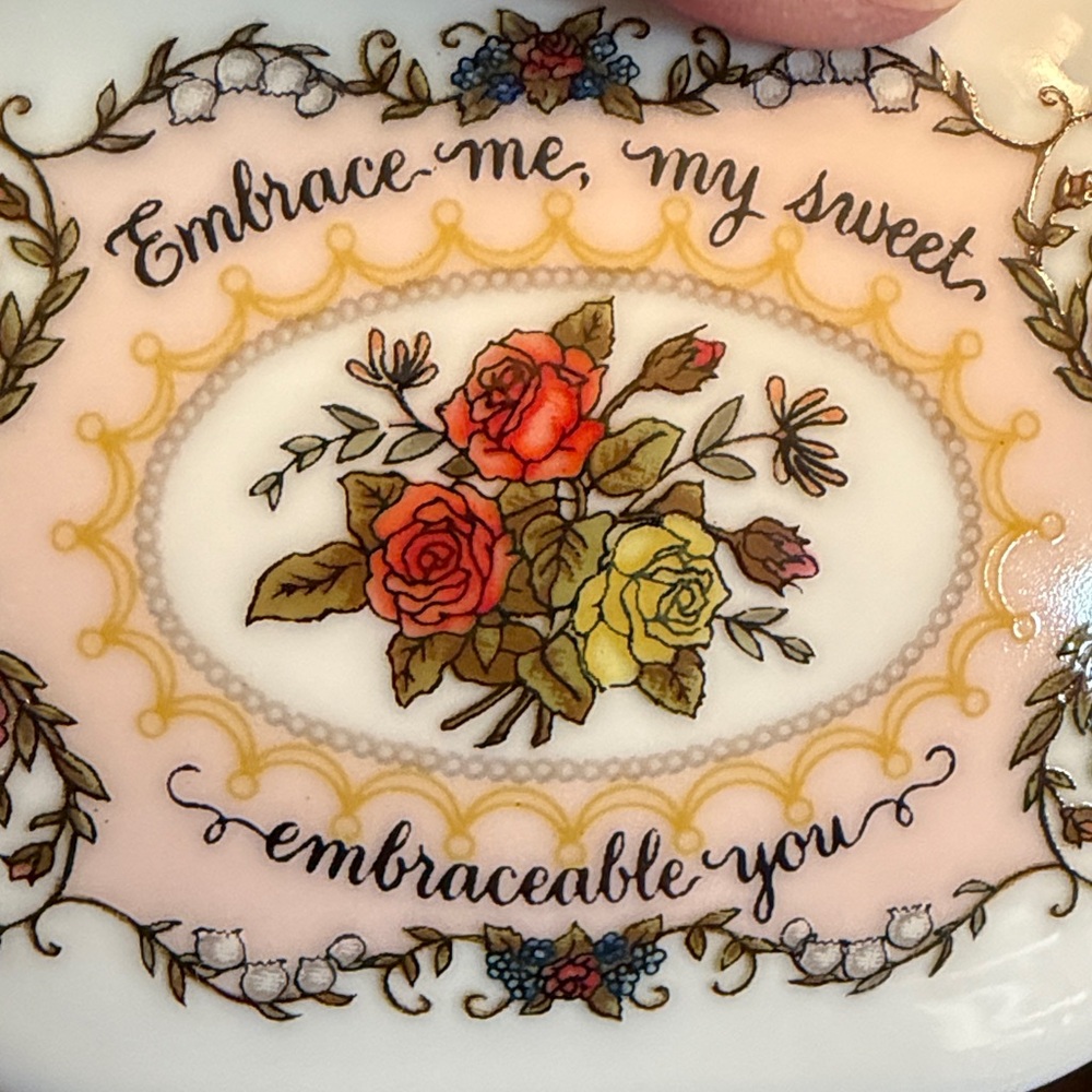Music box NIB - porcelain 1983 floral